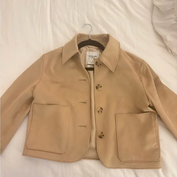Abercrombie & Fitch Cropped Khaki Button-Front Jacket - Picture 2 of 3